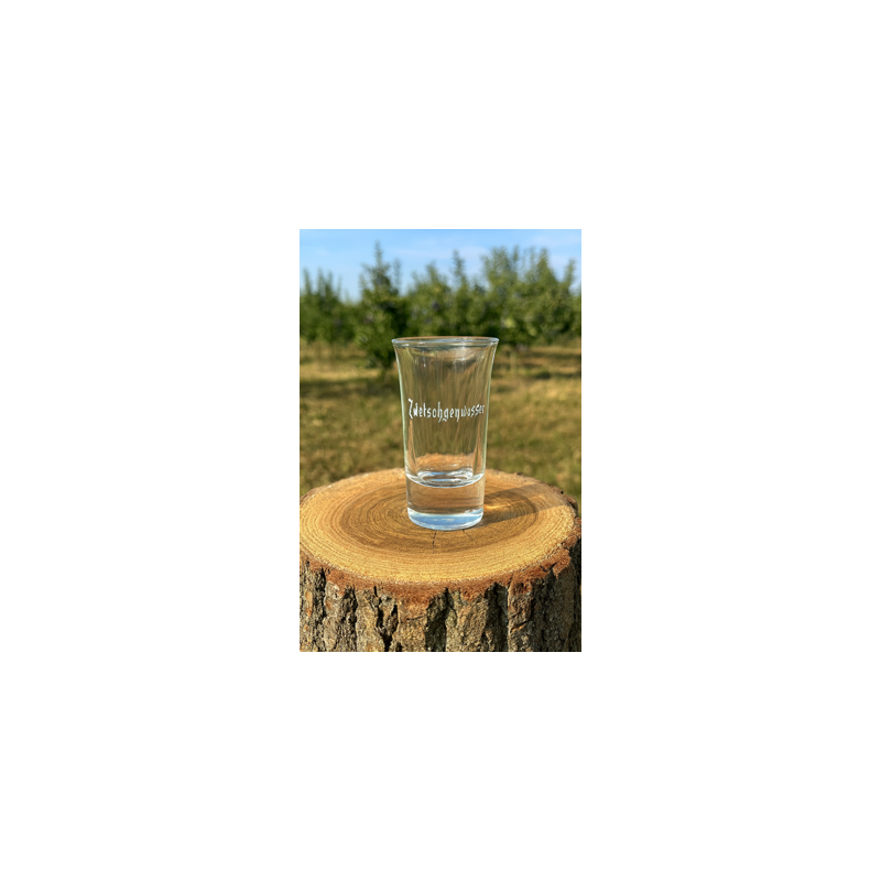 Zwetschgenwasser Schnapsglas – Lasergraviert, rustikaler Stil