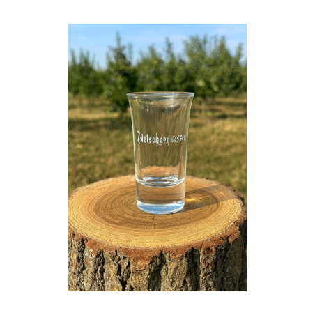 Zwetschgenwasser Schnapsglas – Lasergraviert, rustikaler Stil